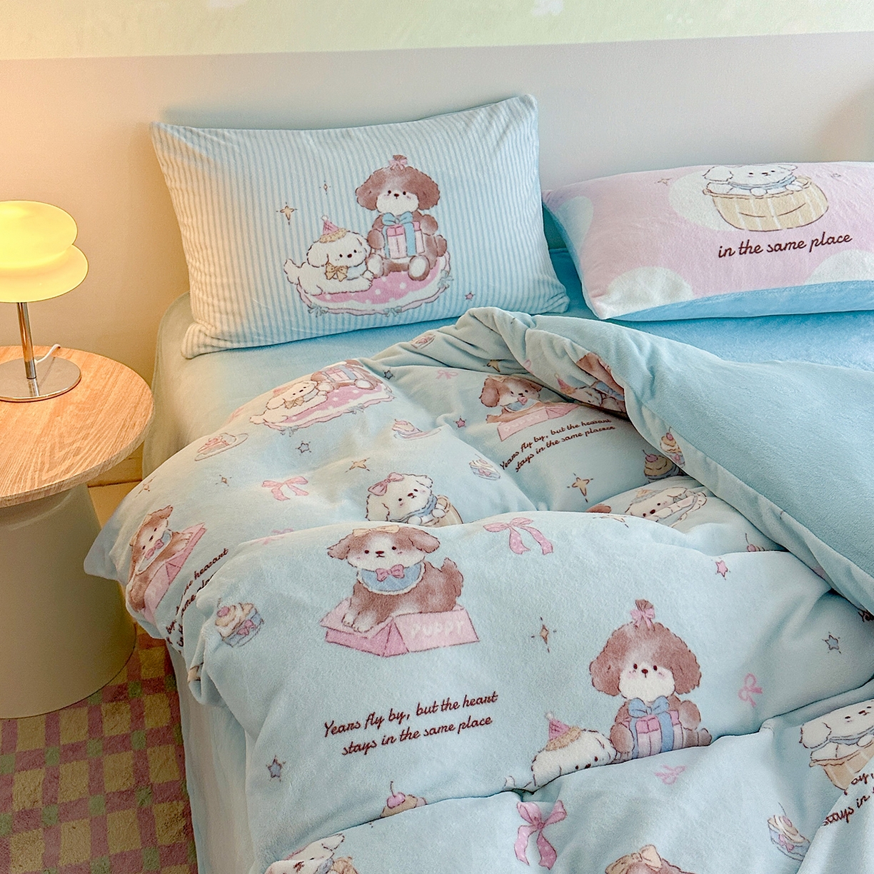 91家纺网 家纺一手货源 找家纺 安哆啦家纺 2025新款A类加厚200克牛奶绒印花卡通四件套 星河狗狗