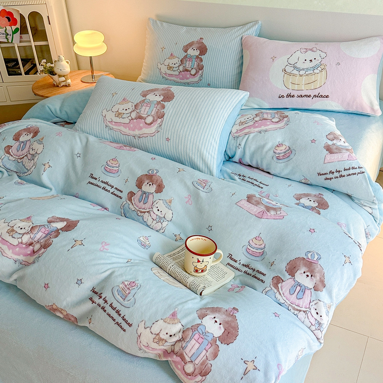 91家纺网 家纺一手货源 找家纺 安哆啦家纺 2025新款A类加厚200克牛奶绒印花卡通四件套 星河狗狗