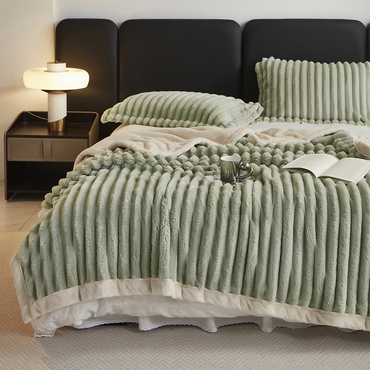 91家纺网 家纺一手货源 找家纺 悦织湾家纺 2025新款A面兔毛绒B面北极绒抽条毛毯610每平方克重玉兔绒双层加厚保暖休闲盖毯 外贸跨境电商 玉兔-奶茶绿