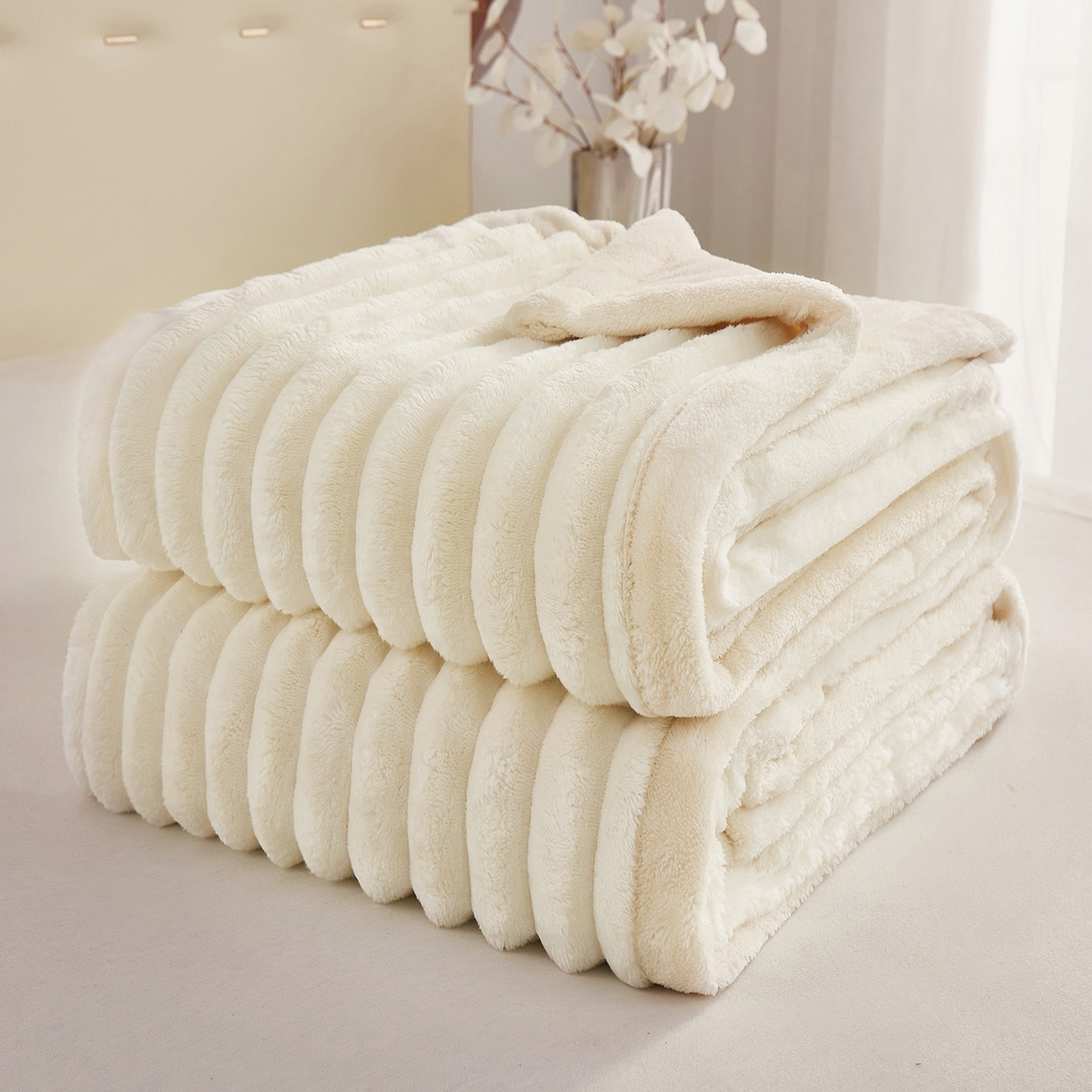 悦织湾家纺 2025新款A面兔毛绒B面北极绒抽条毛毯610每平方克重玉兔绒双层加厚保暖休闲盖毯 外贸跨境电商 玉兔-奶酪白