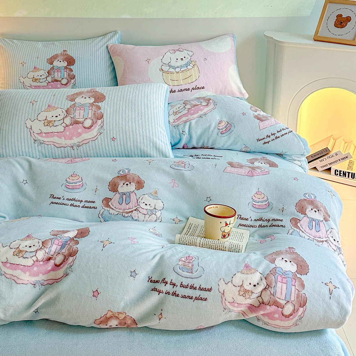 91家纺网 家纺一手货源 找家纺 安哆啦家纺 2025新款A类加厚200克牛奶绒印花卡通四件套 星河狗狗