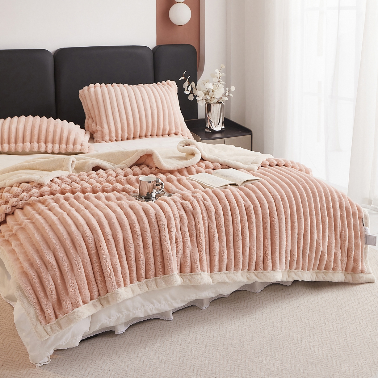 91家纺网 家纺一手货源 找家纺 悦织湾家纺 2025新款A面兔毛绒B面北极绒抽条毛毯610每平方克重玉兔绒双层加厚保暖休闲盖毯 外贸跨境电商 玉兔-玉脂粉