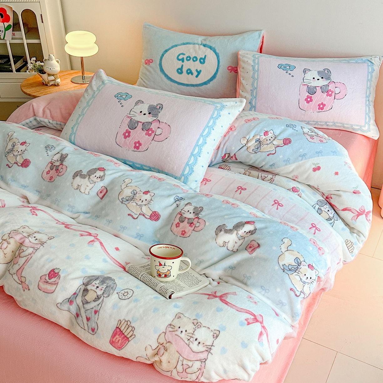 91家纺网 家纺一手货源 找家纺 安哆啦家纺 2025新款A类加厚200克牛奶绒印花卡通四件套 休闲一刻