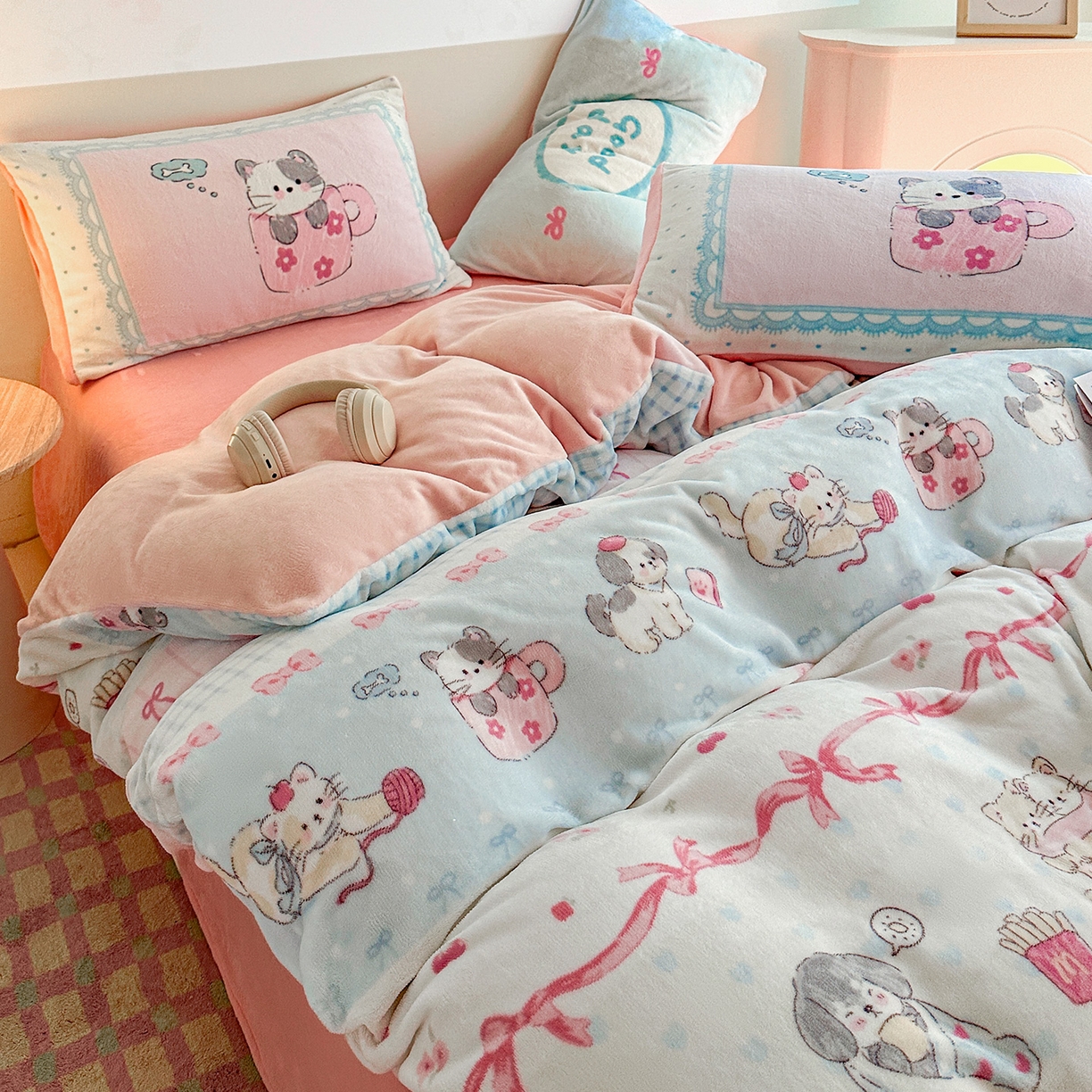 91家纺网 家纺一手货源 找家纺 安哆啦家纺 2025新款A类加厚200克牛奶绒印花卡通四件套 休闲一刻