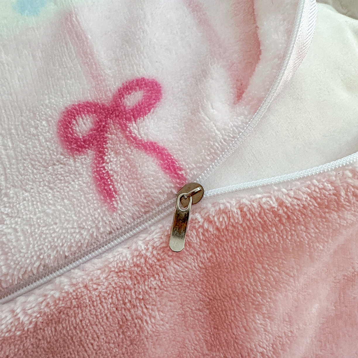 91家纺网 家纺一手货源 找家纺 安哆啦家纺 2025新款A类加厚200克牛奶绒印花卡通四件套 休闲一刻