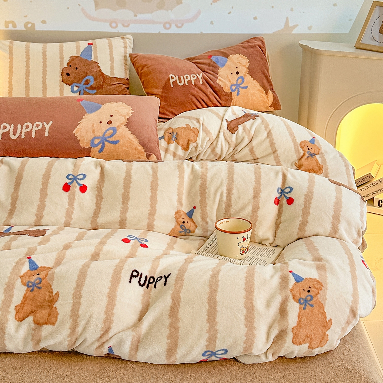 91家纺网 家纺一手货源 找家纺 安哆啦家纺 2025新款A类加厚200克牛奶绒印花卡通四件套 洋气嗨狗-黄