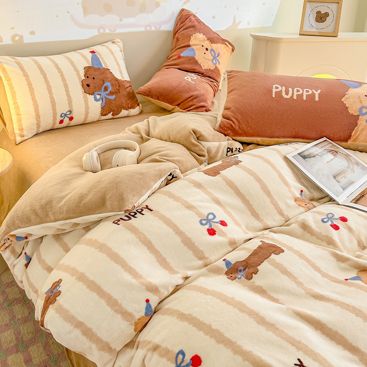 91家纺网 家纺一手货源 找家纺 安哆啦家纺 2025新款A类加厚200克牛奶绒印花卡通四件套 洋气嗨狗-黄