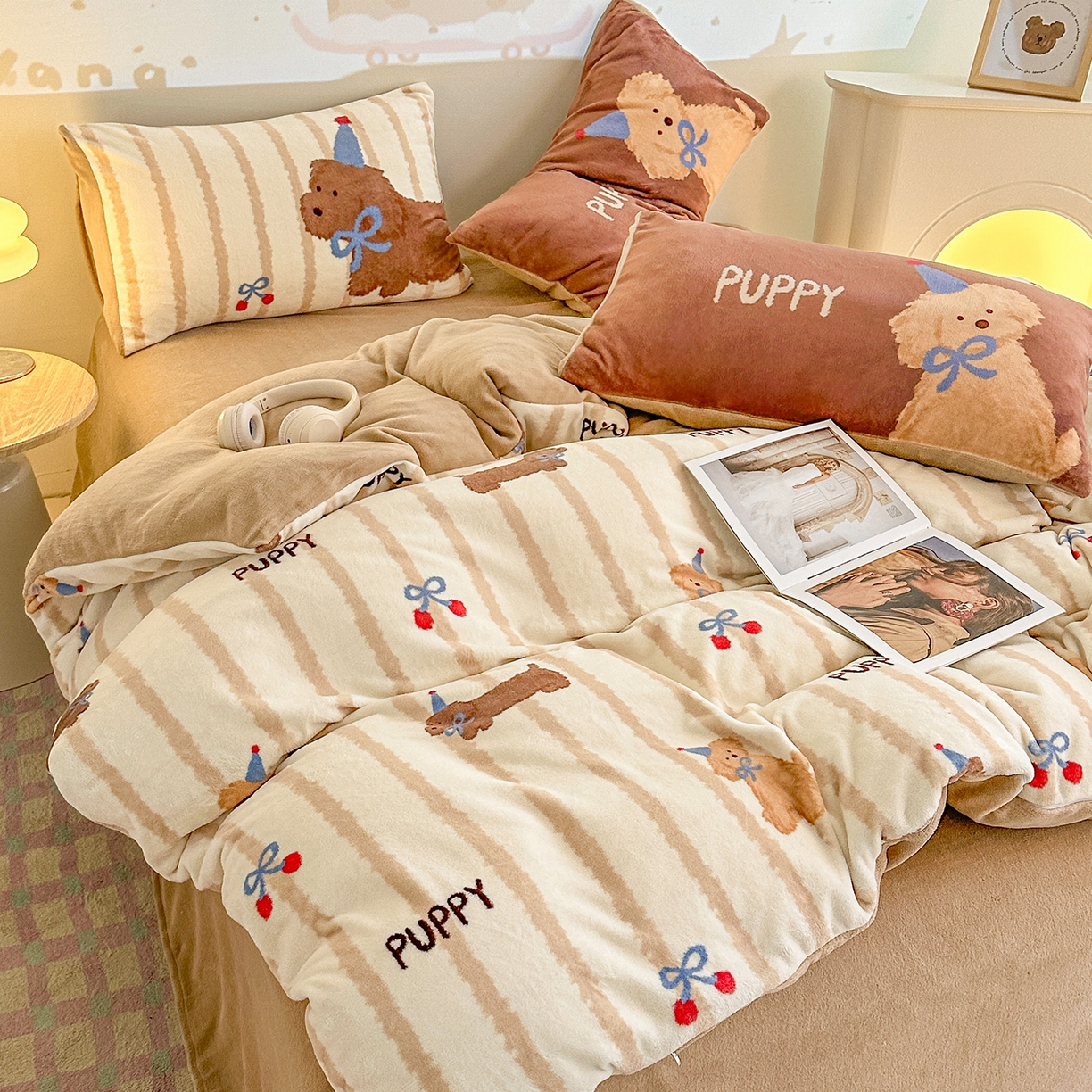 91家纺网 家纺一手货源 找家纺 安哆啦家纺 2025新款A类加厚200克牛奶绒印花卡通四件套 洋气嗨狗-黄