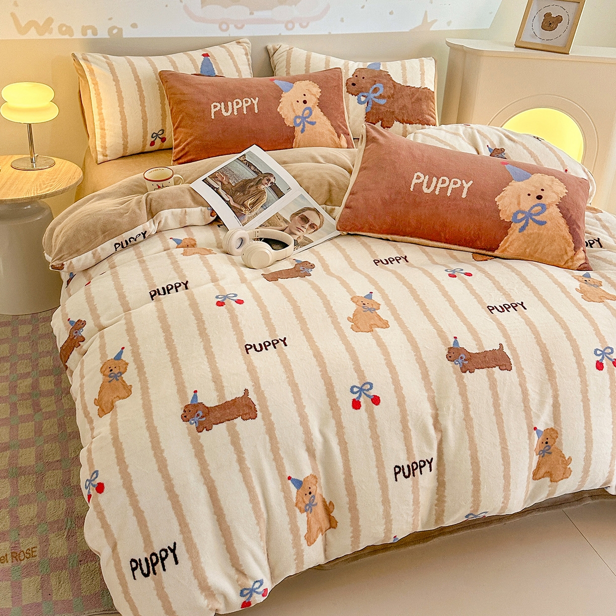 91家纺网 家纺一手货源 找家纺 安哆啦家纺 2025新款A类加厚200克牛奶绒印花卡通四件套 洋气嗨狗-黄