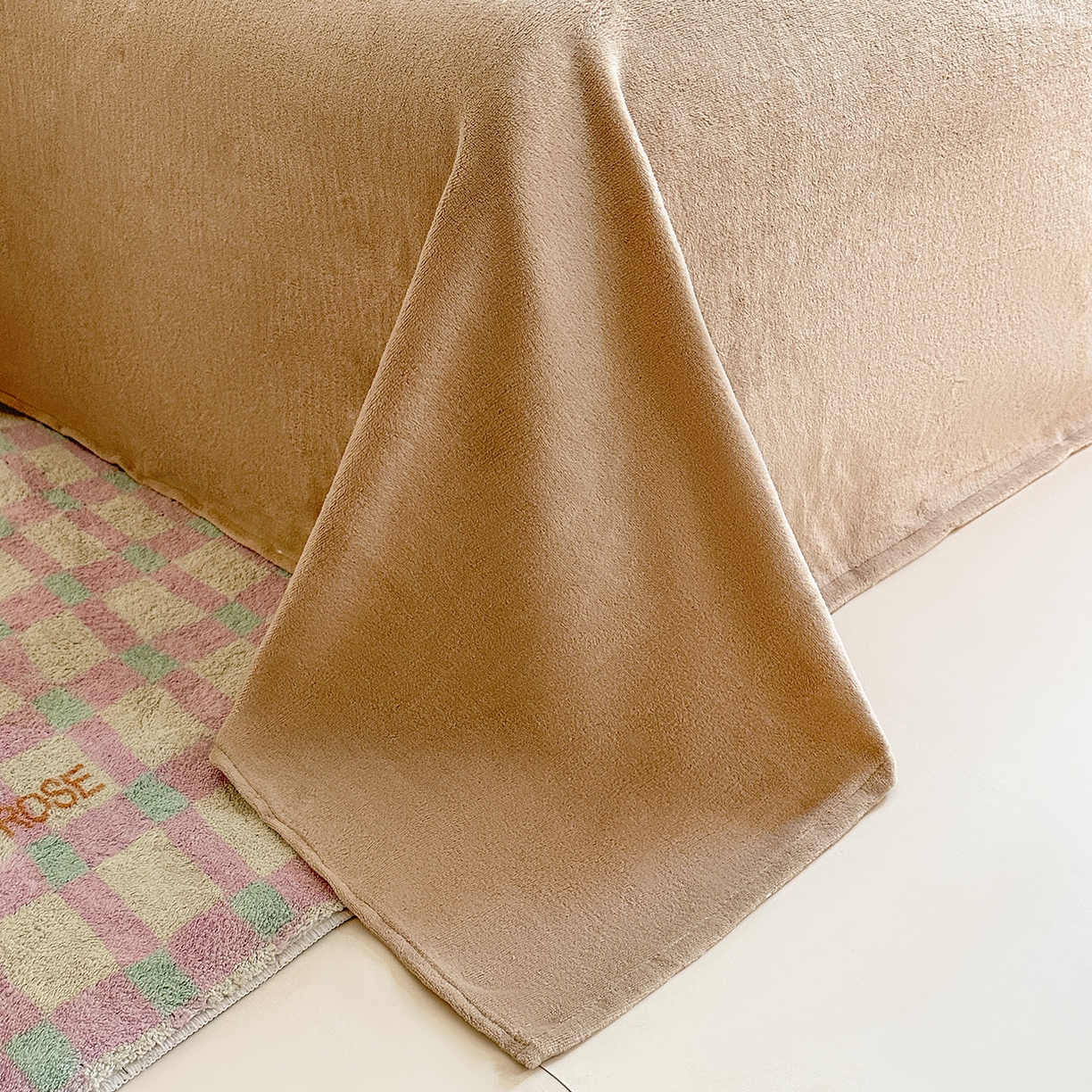 91家纺网 家纺一手货源 找家纺 安哆啦家纺 2025新款A类加厚200克牛奶绒印花卡通四件套 洋气嗨狗-黄