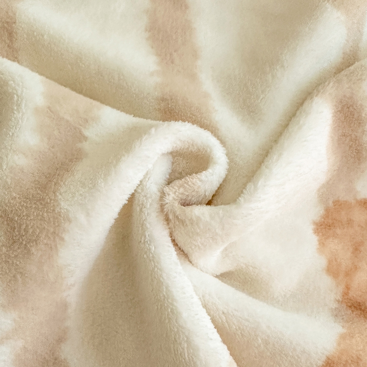 91家纺网 家纺一手货源 找家纺 安哆啦家纺 2025新款A类加厚200克牛奶绒印花卡通四件套 洋气嗨狗-黄