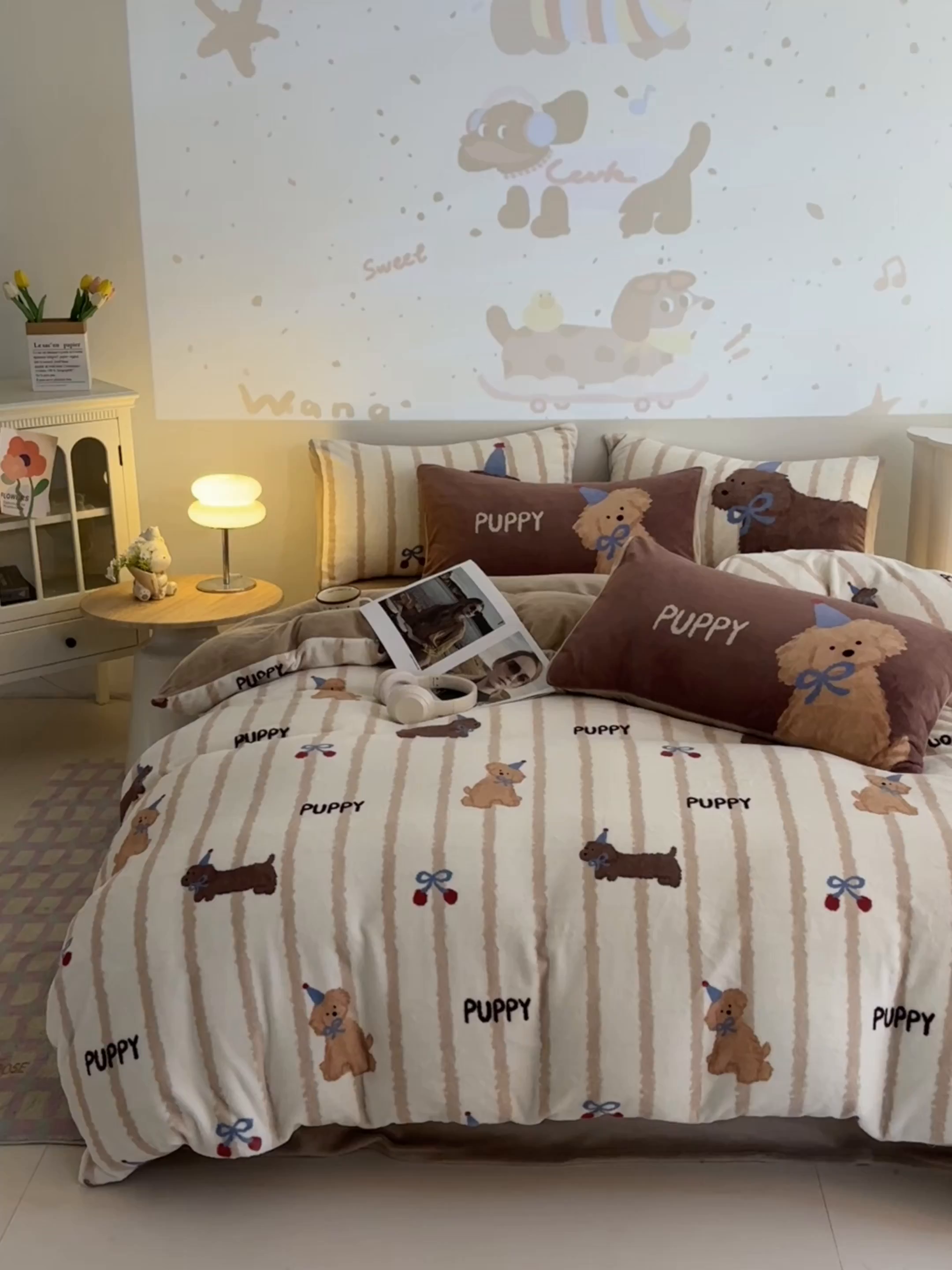 91家纺网 家纺一手货源 找家纺 安哆啦家纺 2025新款A类加厚200克牛奶绒印花卡通四件套 洋气嗨狗-黄