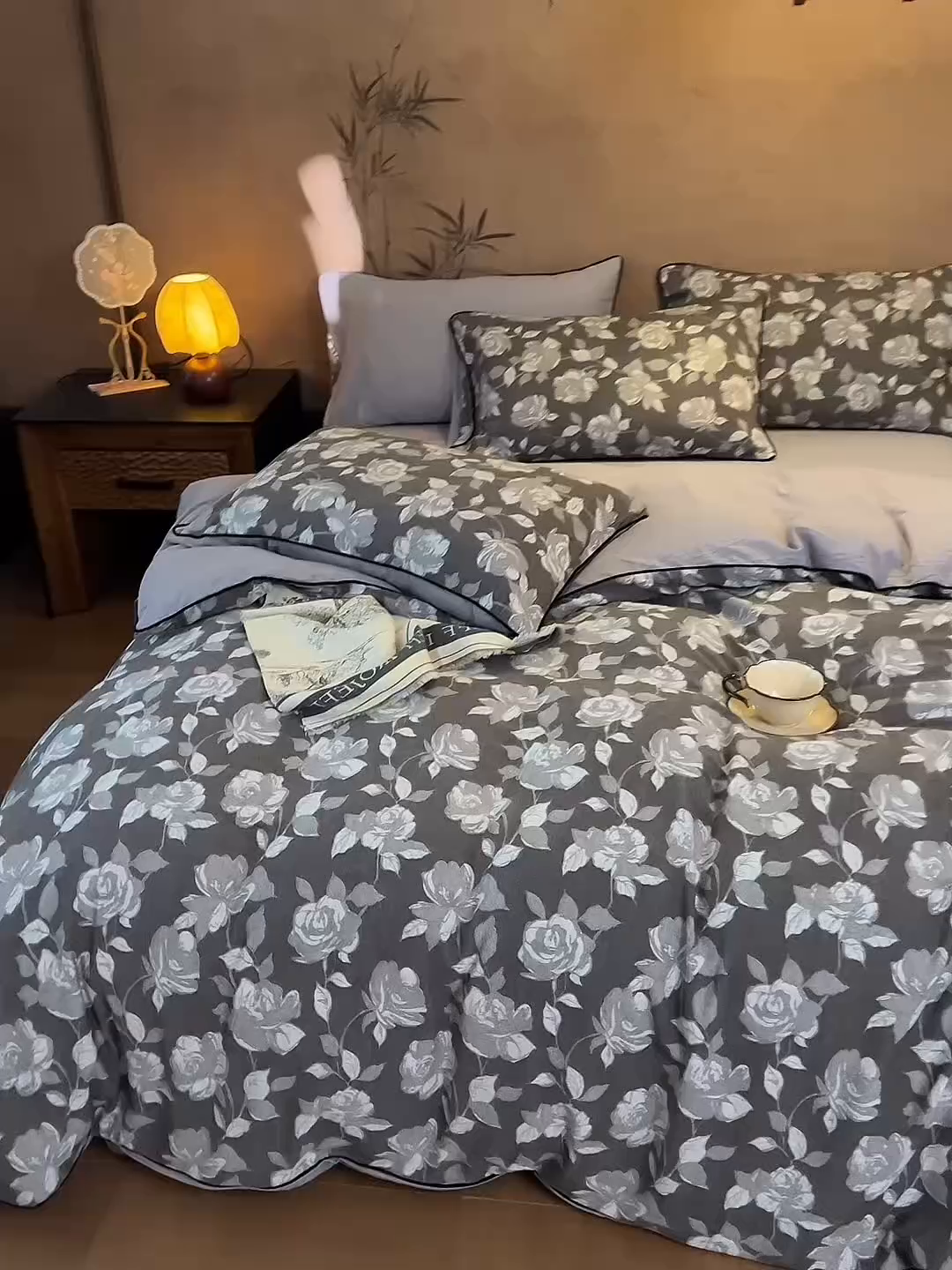 91家纺网 家纺一手货源 找家纺 兰紫橙家纺 2025新款全棉纯棉嵌边色织提花四件套 玫瑰之约-咖啡