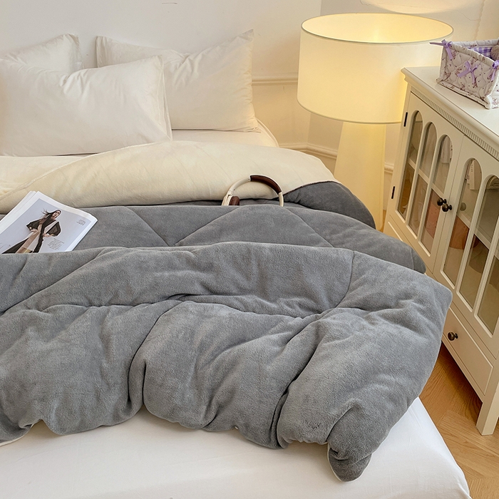 91家纺网 家纺一手货源 找家纺 （总）VIP被业 2025新款高克重加绒加厚牛奶绒冬被拼接设计被子被芯