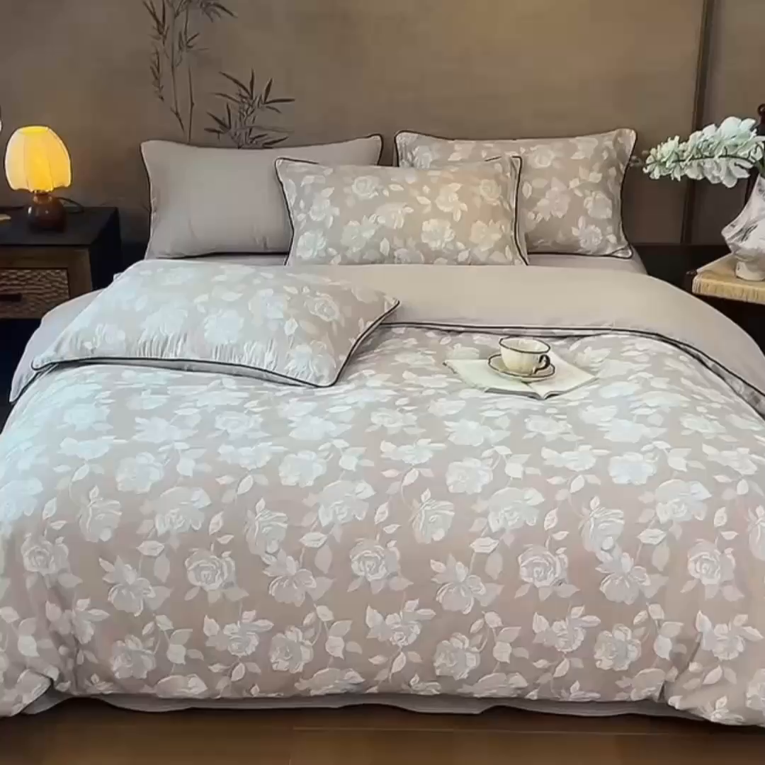 91家纺网 家纺一手货源 找家纺 兰紫橙家纺 2025新款全棉纯棉嵌边色织提花四件套 玫瑰之约-卡其