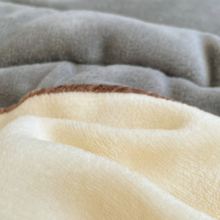 91家纺网 家纺一手货源 找家纺 VIP被业 2025新款高克重加绒加厚牛奶绒冬被拼接设计被子被芯 白灰