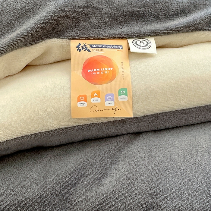 91家纺网 家纺一手货源 找家纺 VIP被业 2025新款高克重加绒加厚牛奶绒冬被拼接设计被子被芯 白灰