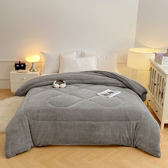 91家纺网 家纺一手货源 找家纺 VIP被业 2025新款高克重加绒加厚牛奶绒冬被拼接设计被子被芯 灰色