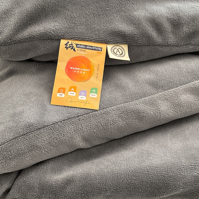 91家纺网 家纺一手货源 找家纺 VIP被业 2025新款高克重加绒加厚牛奶绒冬被拼接设计被子被芯 灰色