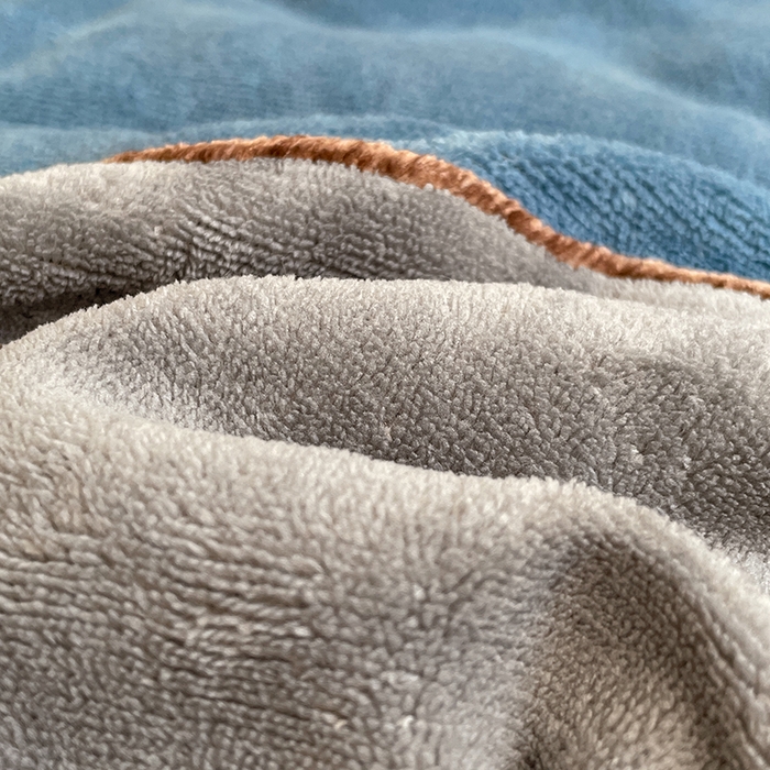 91家纺网 家纺一手货源 找家纺 VIP被业 2025新款高克重加绒加厚牛奶绒冬被拼接设计被子被芯 蓝灰