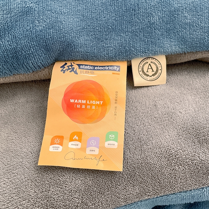 91家纺网 家纺一手货源 找家纺 VIP被业 2025新款高克重加绒加厚牛奶绒冬被拼接设计被子被芯 蓝灰