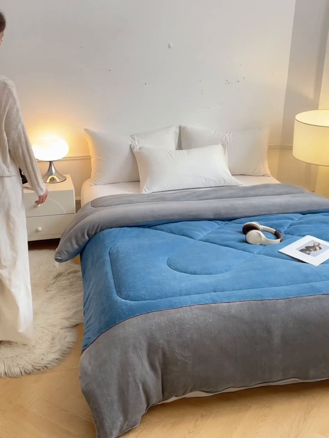 91家纺网 家纺一手货源 找家纺 VIP被业 2025新款高克重加绒加厚牛奶绒冬被拼接设计被子被芯 蓝灰