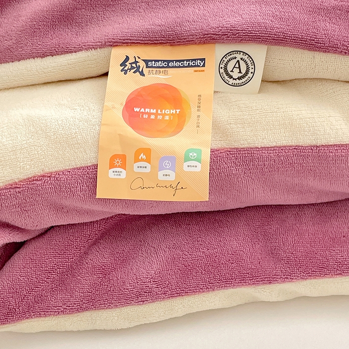 91家纺网 家纺一手货源 找家纺 VIP被业 2025新款高克重加绒加厚牛奶绒冬被拼接设计被子被芯 米粉