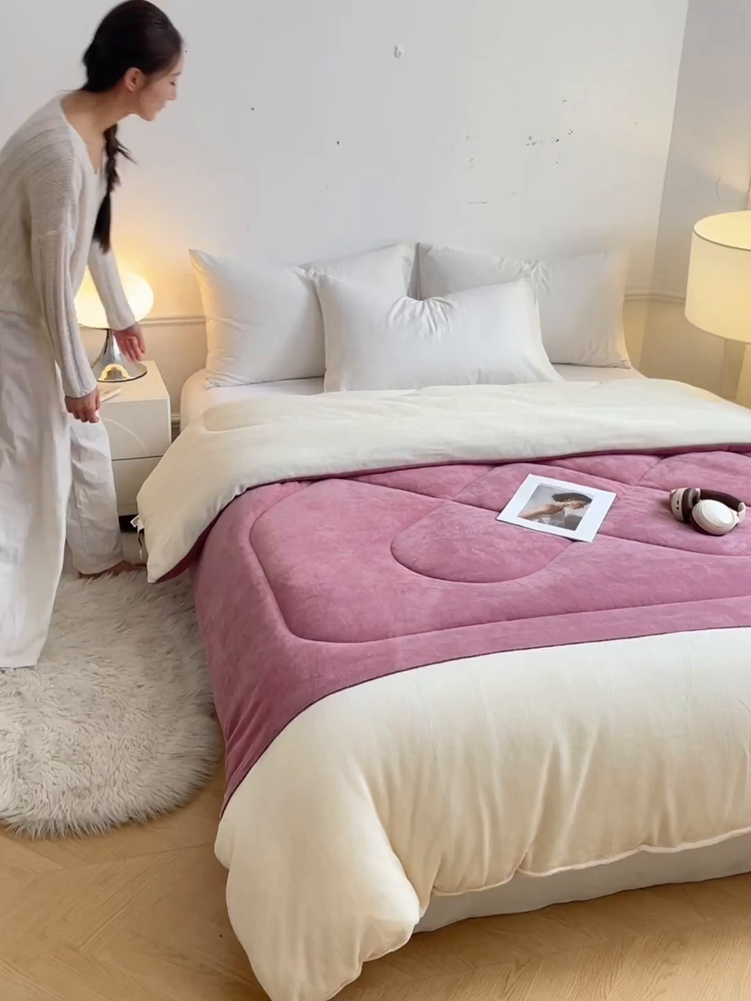 91家纺网 家纺一手货源 找家纺 VIP被业 2025新款高克重加绒加厚牛奶绒冬被拼接设计被子被芯 米粉