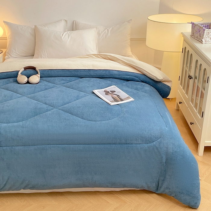 91家纺网 家纺一手货源 找家纺 VIP被业 2025新款高克重加绒加厚牛奶绒冬被拼接设计被子被芯 米蓝