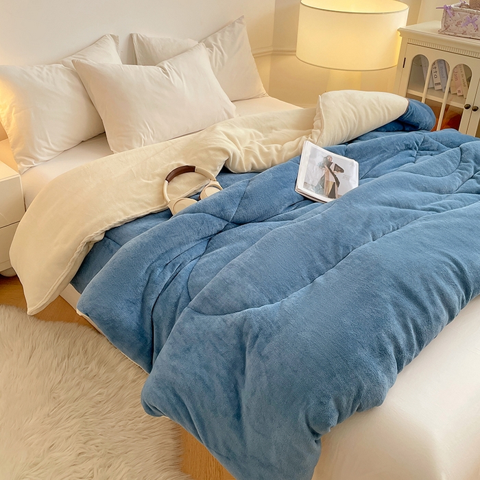 91家纺网 家纺一手货源 找家纺 VIP被业 2025新款高克重加绒加厚牛奶绒冬被拼接设计被子被芯 米蓝