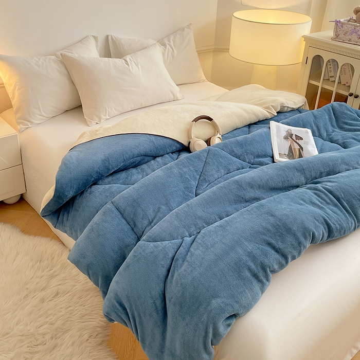 91家纺网 家纺一手货源 找家纺 VIP被业 2025新款高克重加绒加厚牛奶绒冬被拼接设计被子被芯 米蓝