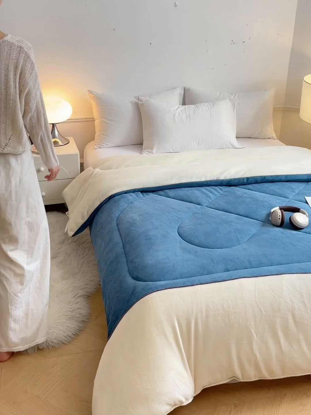 91家纺网 家纺一手货源 找家纺 VIP被业 2025新款高克重加绒加厚牛奶绒冬被拼接设计被子被芯 米蓝