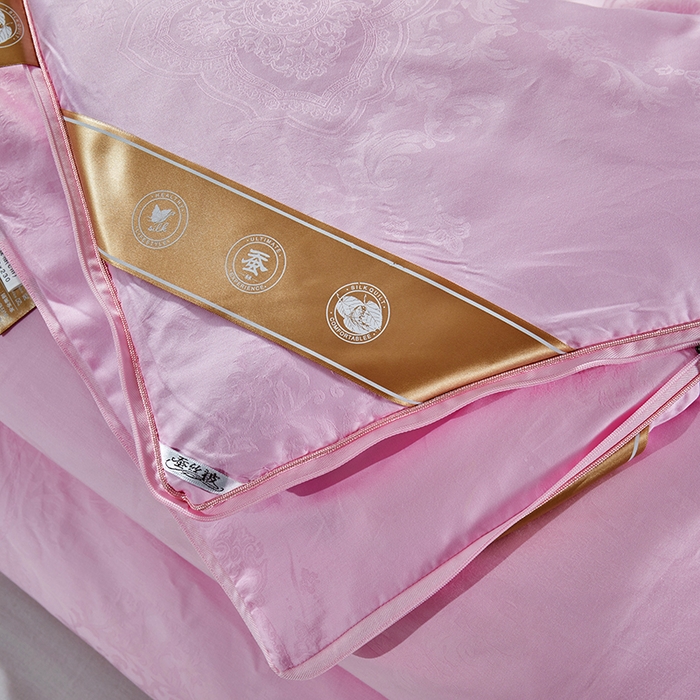 91家纺网 家纺一手货源 找家纺 群鹿蚕丝羽绒馆 【榨蚕丝填充包过质检】2025新款拉链升级款蚕丝二合一加厚子母被被子被芯 粉