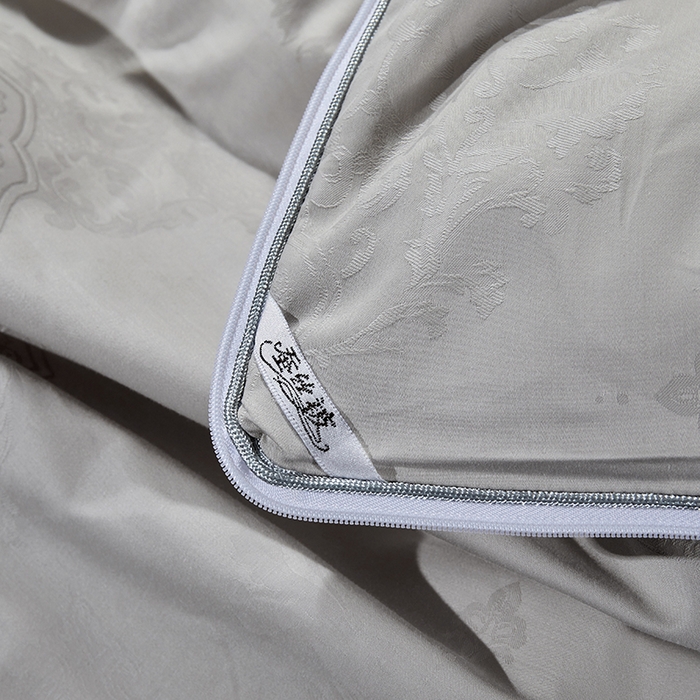 91家纺网 家纺一手货源 找家纺 群鹿蚕丝羽绒馆 【榨蚕丝填充包过质检】2025新款拉链升级款蚕丝二合一加厚子母被被子被芯 灰