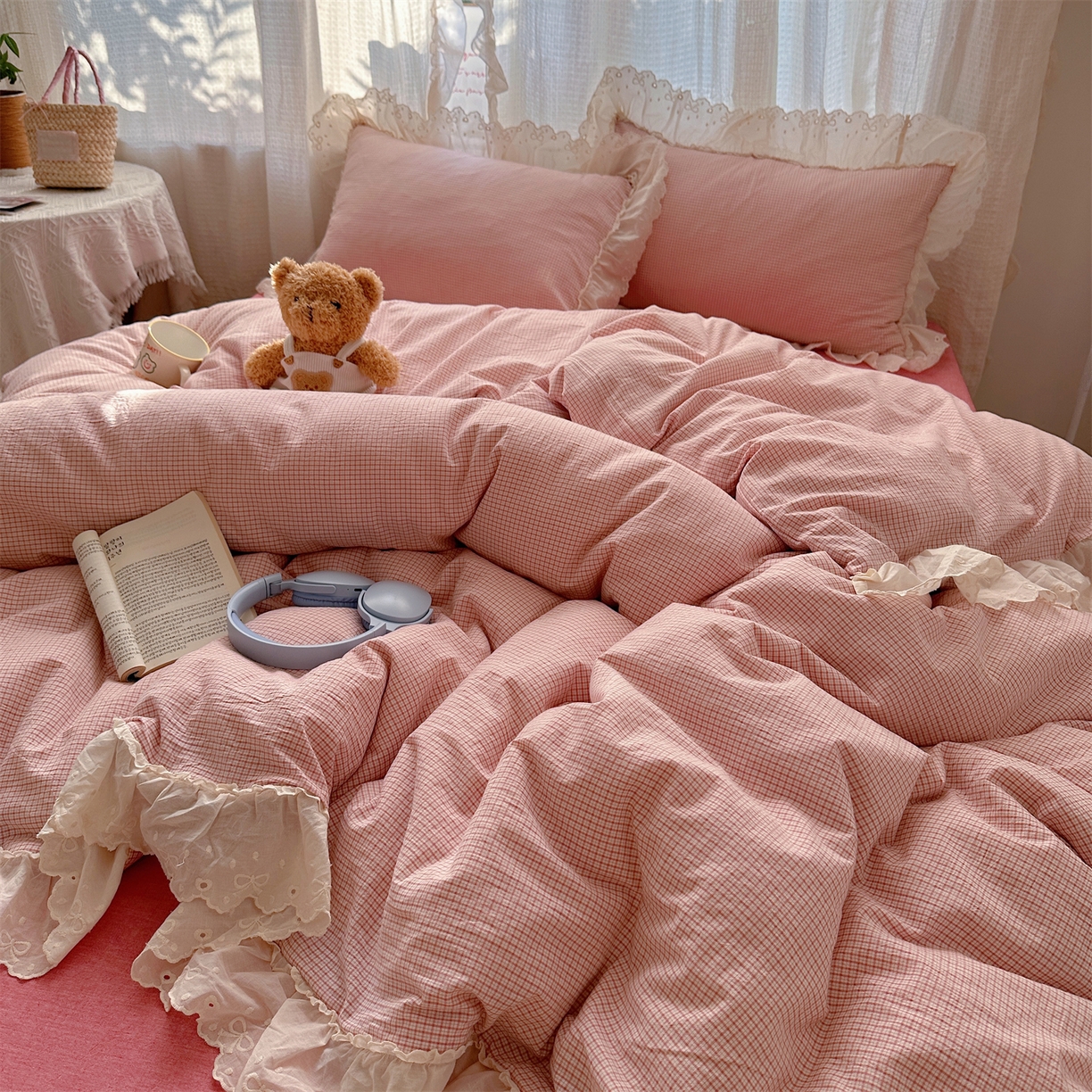 91家纺网 家纺一手货源 找家纺 丽涵家纺 2025新款法式花边全棉色织水洗棉小格子四件套 泡芙-红格