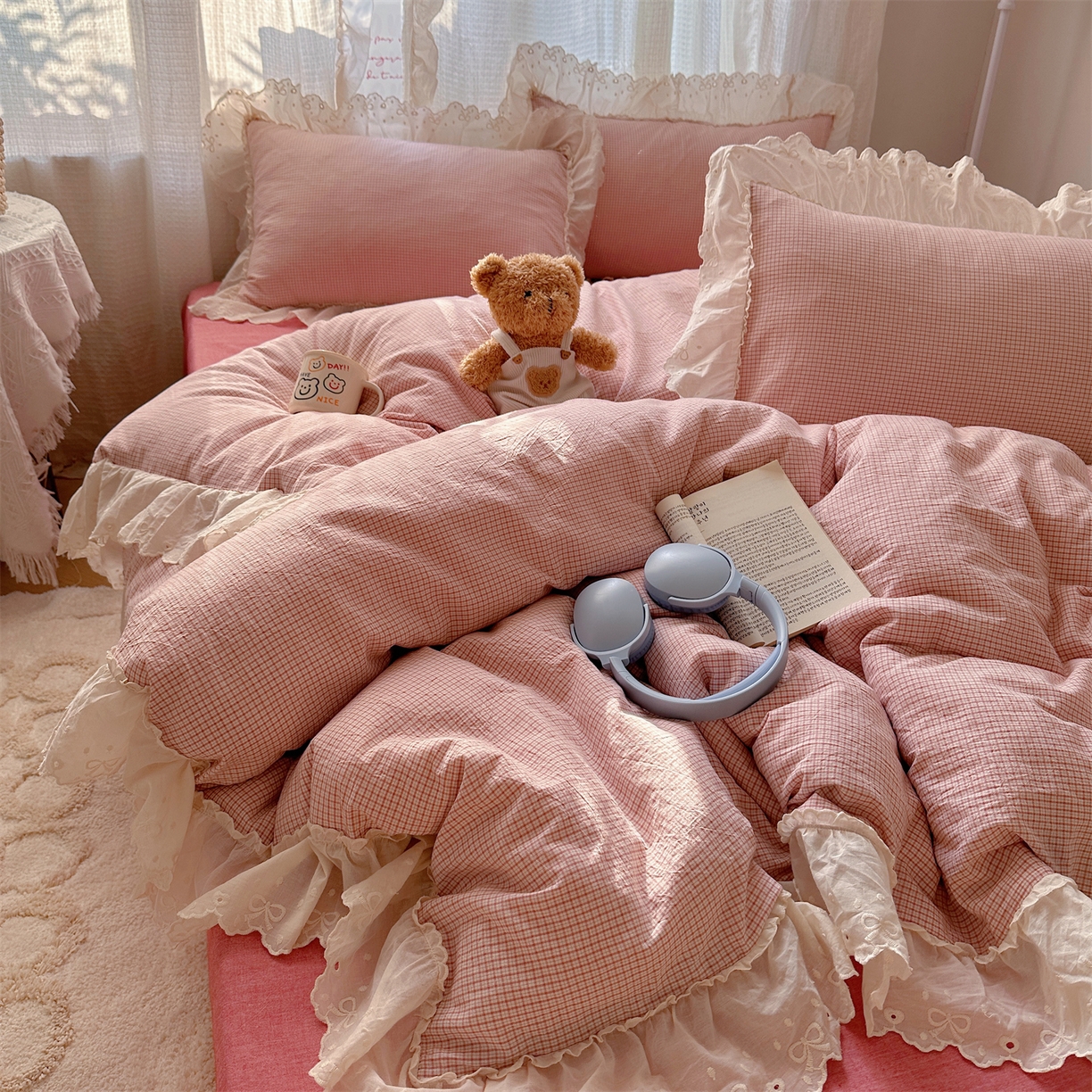 91家纺网 家纺一手货源 找家纺 丽涵家纺 2025新款法式花边全棉色织水洗棉小格子四件套 泡芙-红格