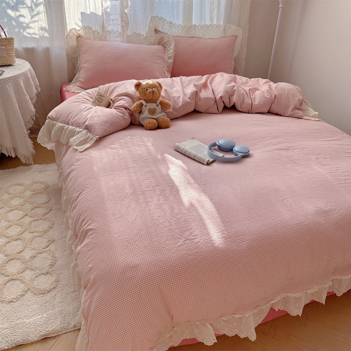 91家纺网 家纺一手货源 找家纺 丽涵家纺 2025新款法式花边全棉色织水洗棉小格子四件套 泡芙-红格