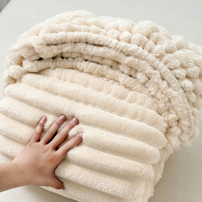 91家纺网 家纺一手货源 找家纺 馨乐家纺 2025新款A类300g兔毛抽条床笠 奶白-床笠