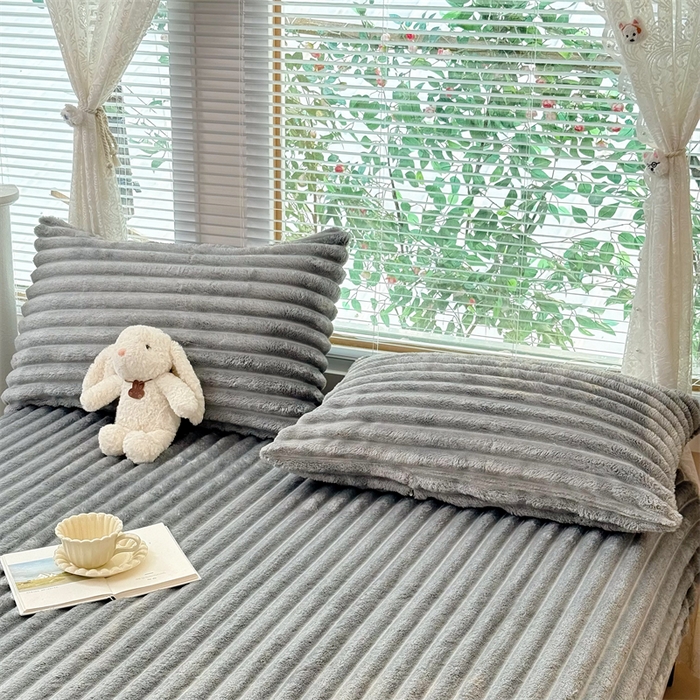 91家纺网 家纺一手货源 找家纺 馨乐家纺 2025新款A类300g兔毛抽条床笠 浅灰-床笠