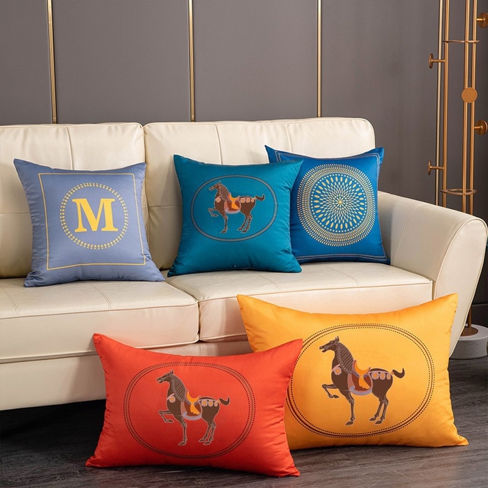 91家纺网 家纺一手货源 找家纺 新奇异 2025新款马仕仿真丝抱枕（支持定制） 组合图仅供展示