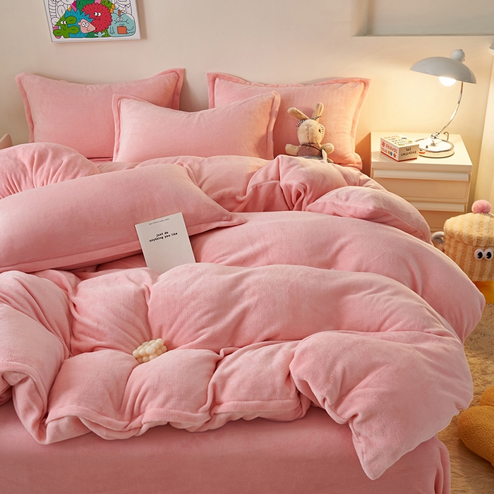 91家纺网 家纺一手货源 找家纺 2025新款多巴胺小红书纯色牛奶绒四件套牛奶绒被套跨境定制-风格二 樱花粉