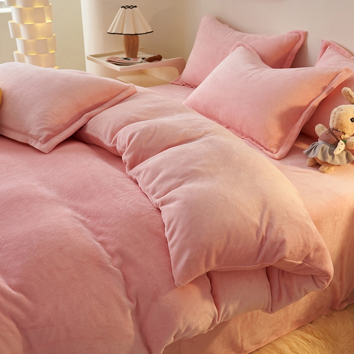 91家纺网 家纺一手货源 找家纺 2025新款多巴胺小红书纯色牛奶绒四件套牛奶绒被套跨境定制-风格二 樱花粉