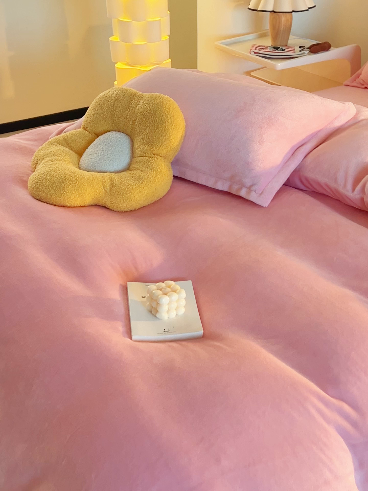 91家纺网 家纺一手货源 找家纺 2025新款多巴胺小红书纯色牛奶绒四件套牛奶绒被套跨境定制-风格二 樱花粉