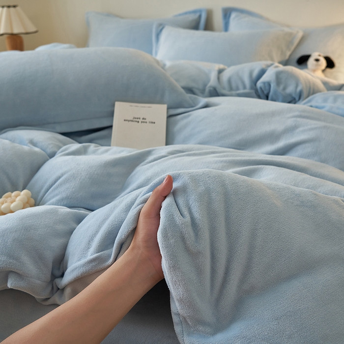 91家纺网 家纺一手货源 找家纺 2025新款多巴胺小红书纯色牛奶绒四件套牛奶绒被套跨境定制-风格二 天蓝