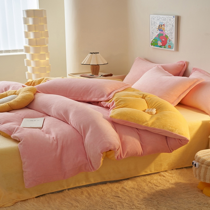 91家纺网 家纺一手货源 找家纺 2025新款多巴胺小红书纯色牛奶绒四件套牛奶绒被套跨境定制-风格二 樱花粉柠檬黄