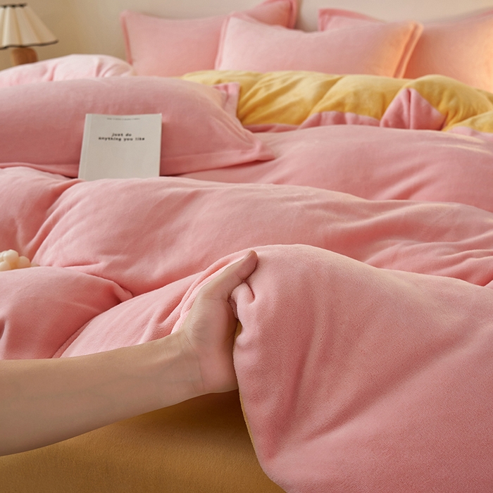 91家纺网 家纺一手货源 找家纺 2025新款多巴胺小红书纯色牛奶绒四件套牛奶绒被套跨境定制-风格二 樱花粉柠檬黄