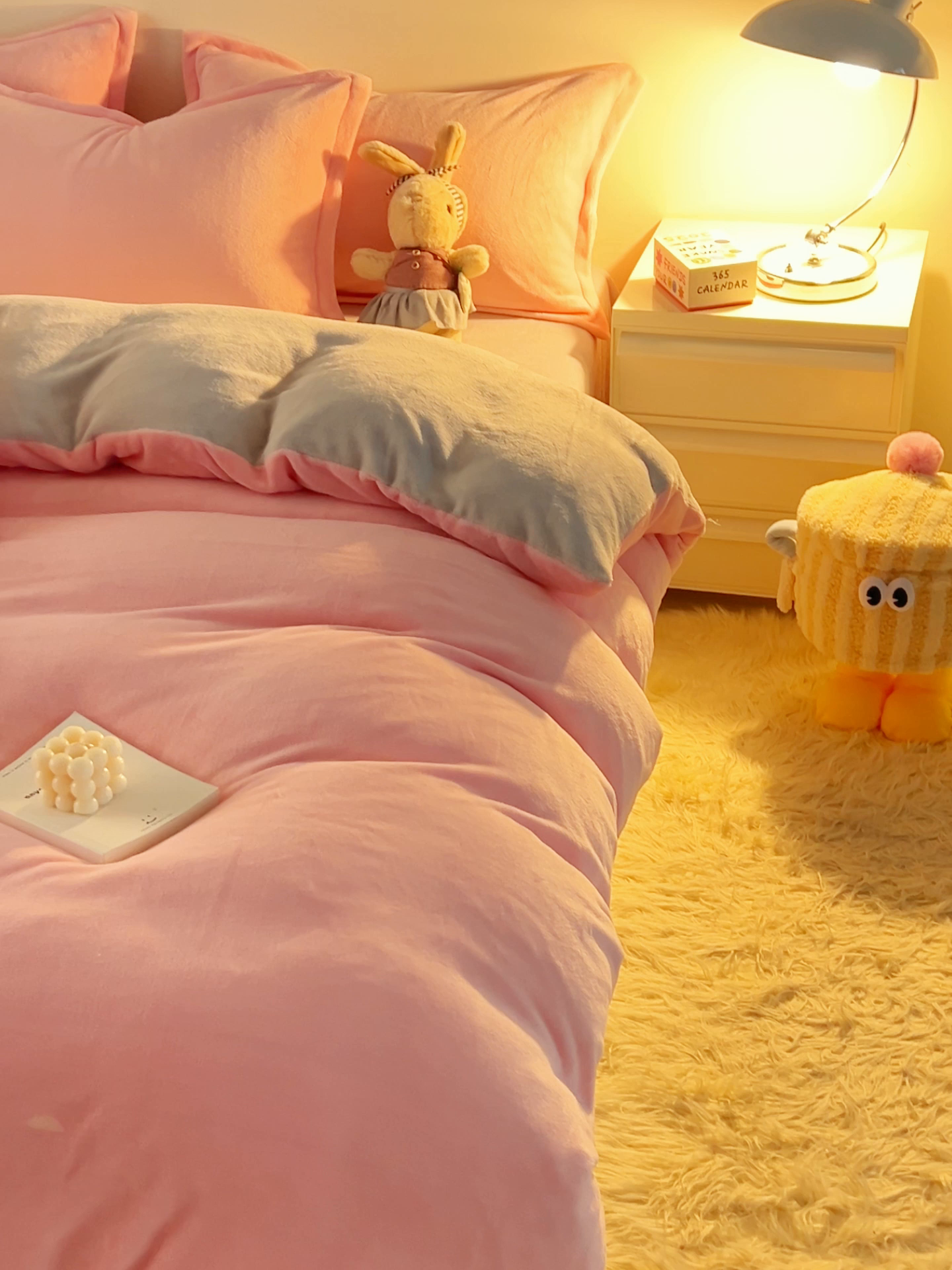 91家纺网 家纺一手货源 找家纺 2025新款多巴胺小红书纯色牛奶绒四件套牛奶绒被套跨境定制-风格二 樱花粉灰