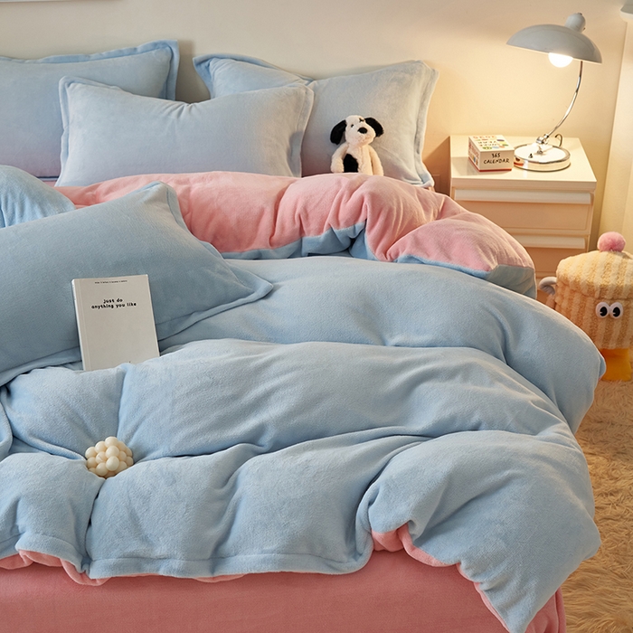 91家纺网 家纺一手货源 找家纺 2025新款多巴胺小红书纯色牛奶绒四件套牛奶绒被套跨境定制-风格二 天蓝粉