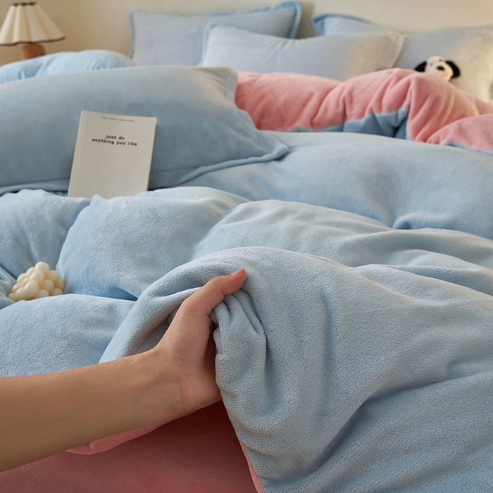 91家纺网 家纺一手货源 找家纺 2025新款多巴胺小红书纯色牛奶绒四件套牛奶绒被套跨境定制-风格二 天蓝粉