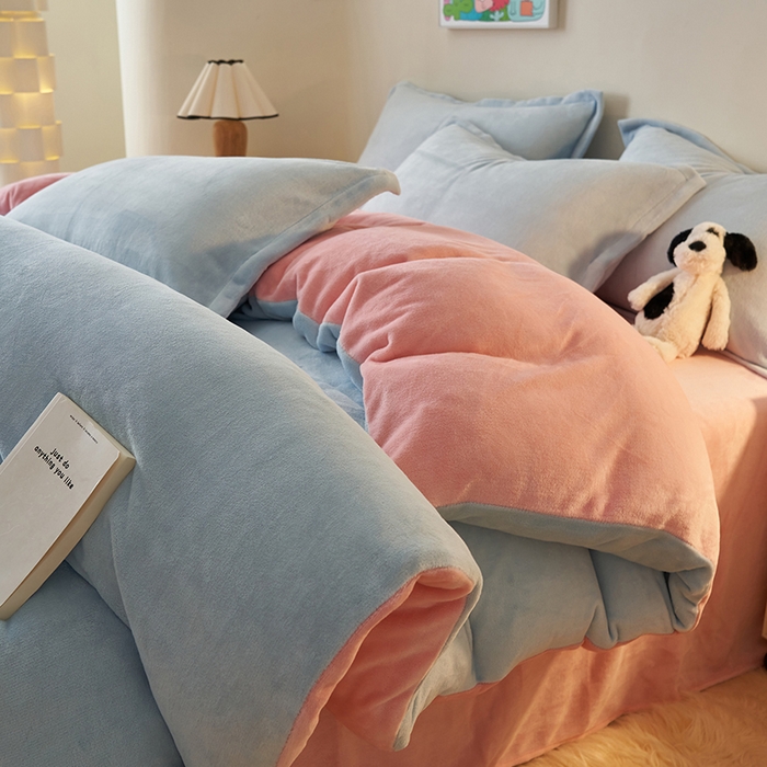 91家纺网 家纺一手货源 找家纺 2025新款多巴胺小红书纯色牛奶绒四件套牛奶绒被套跨境定制-风格二 天蓝粉